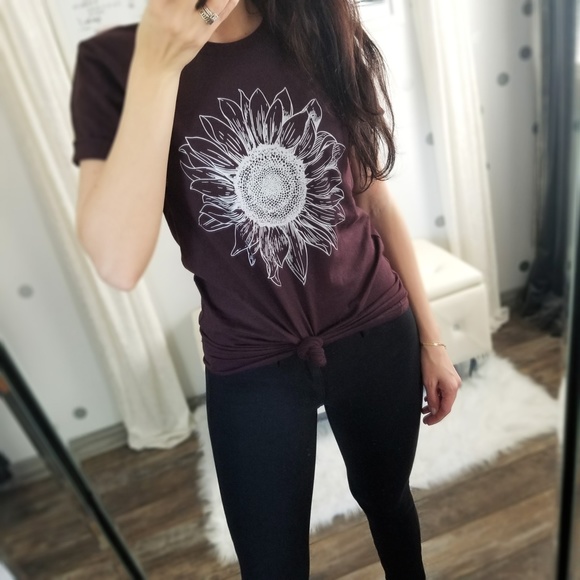 🅱️Last1️⃣Sunflower Graphic Tees Long Length Top - Picture 3 of 7